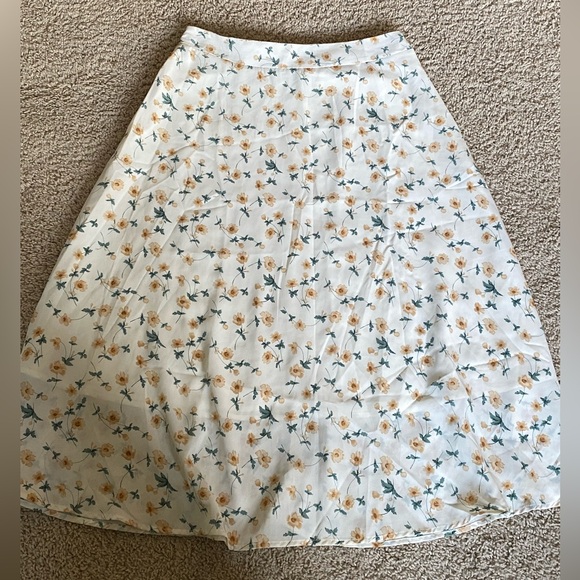 Woman’s medium-large clothing bundle - Picture 4 of 10